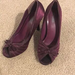Purple ribbon texture heels